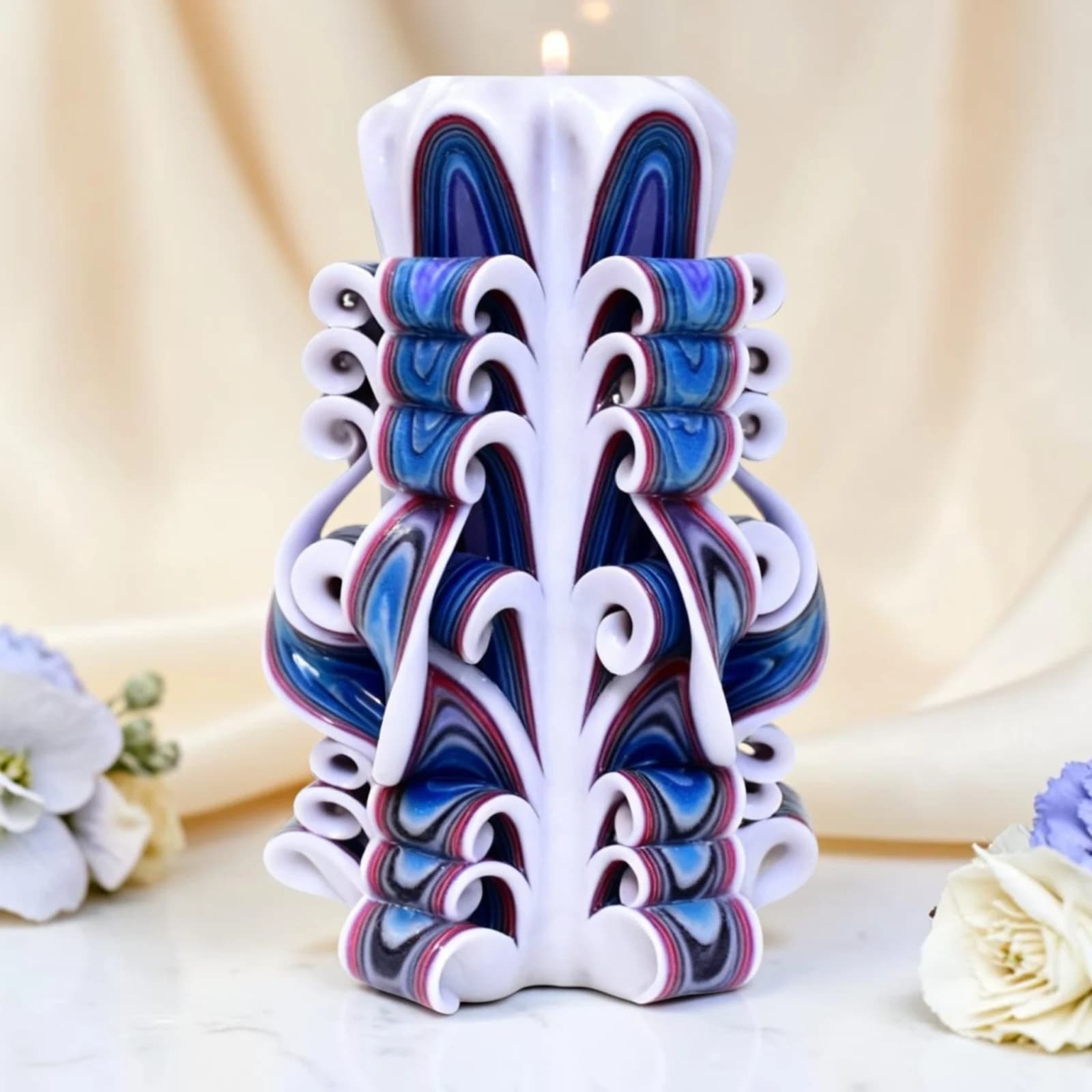 Midnight Canvas sculpted candle created by the Lumânări Art atelier